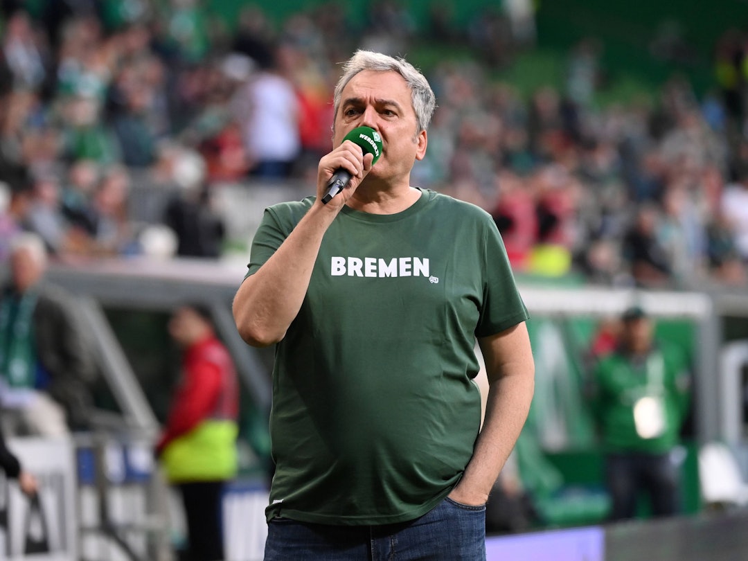 Arnd Zeigler während seines Jobs als Stadionsprecher von Werder Bremen.