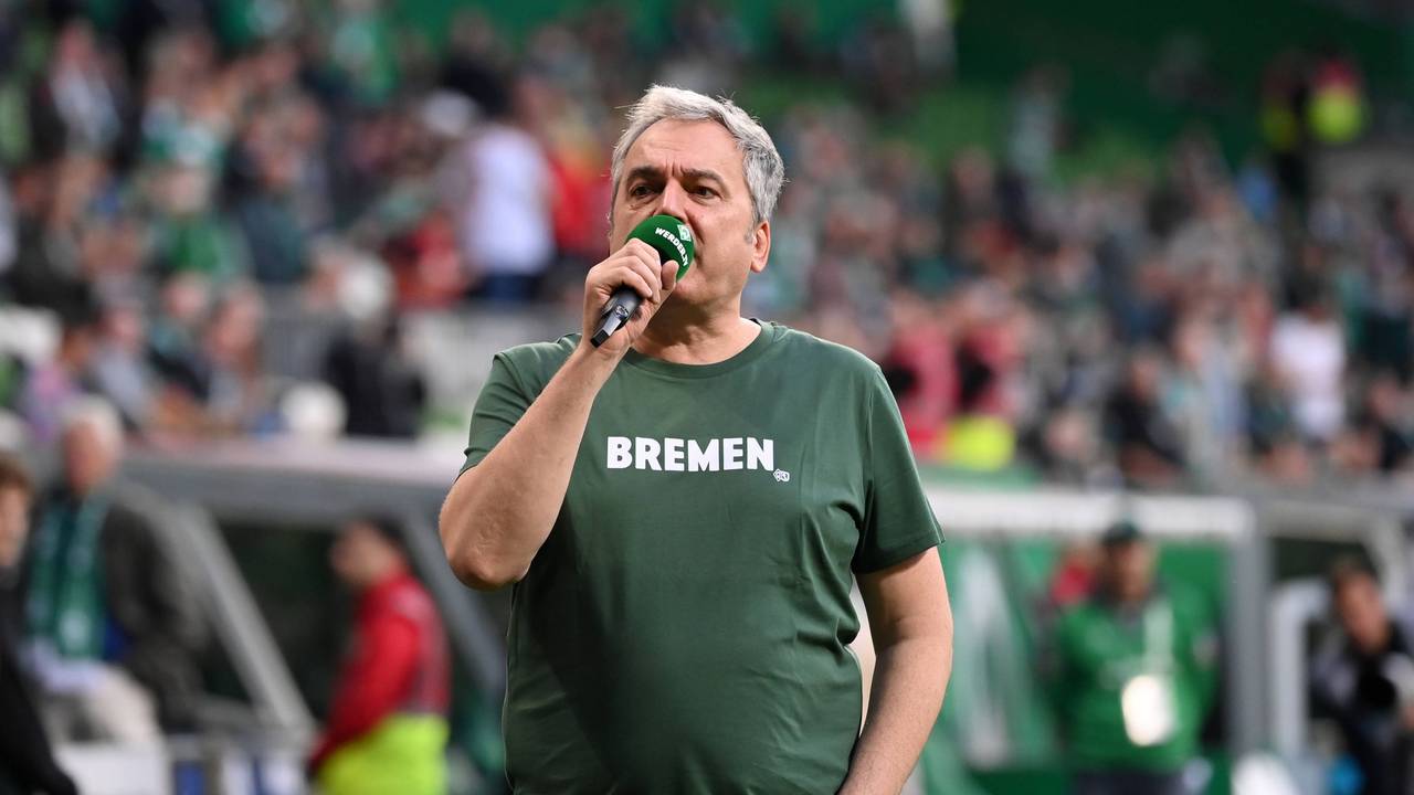 Arnd Zeigler während seines Jobs als Stadionsprecher von Werder Bremen.