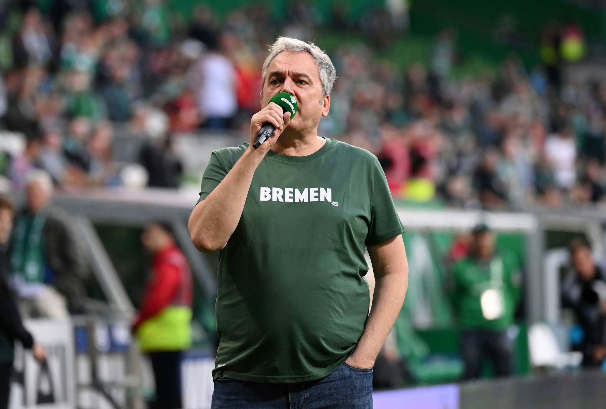 Arnd Zeigler während seines Jobs als Stadionsprecher von Werder Bremen.