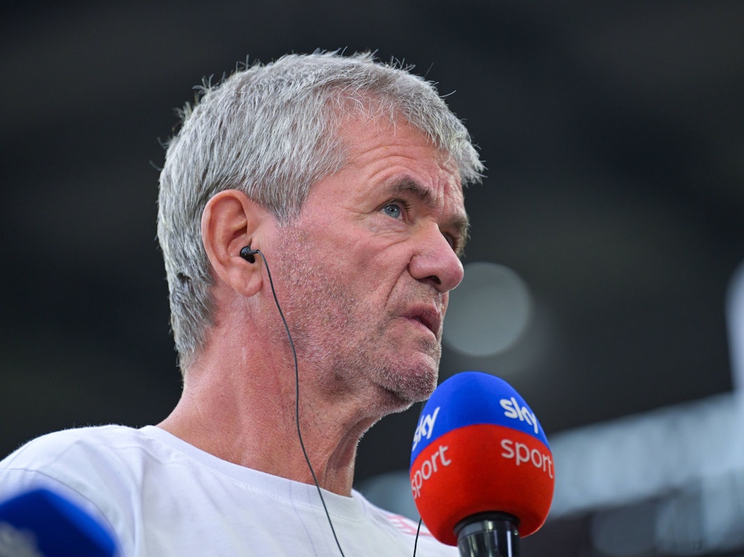 Fußball-Trainer Friedhelm Funkel am Sky-Mikrofon