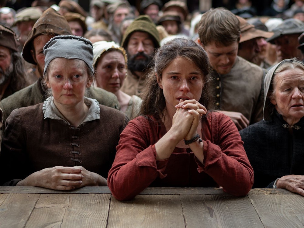 Für ihre Rolle in „Hamnet“ hat Jessie Buckley (Mitte) ihren Oscar nach Meinung vieler Experten fast sicher. (Bild: 2025 FOCUS FEATURES LLC. ALL RIGHTS RESERVED.)