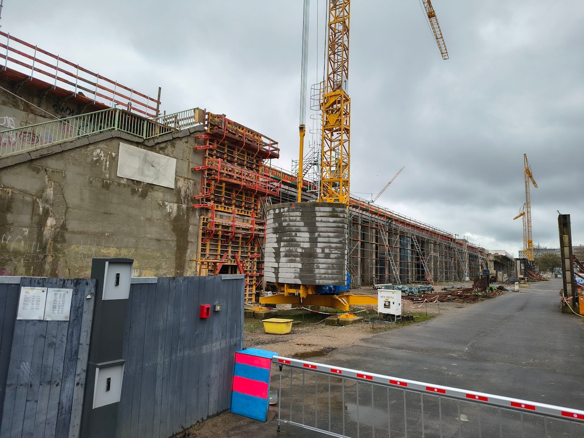 In diesem Bereich der Mülheimer Brücke soll eine zusätzliche Abstützung eingebaut werden.