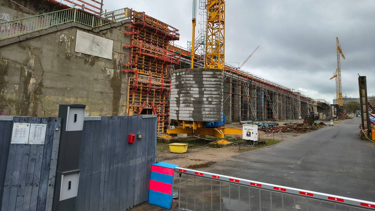 In diesem Bereich der Mülheimer Brücke soll eine zusätzliche Abstützung eingebaut werden.