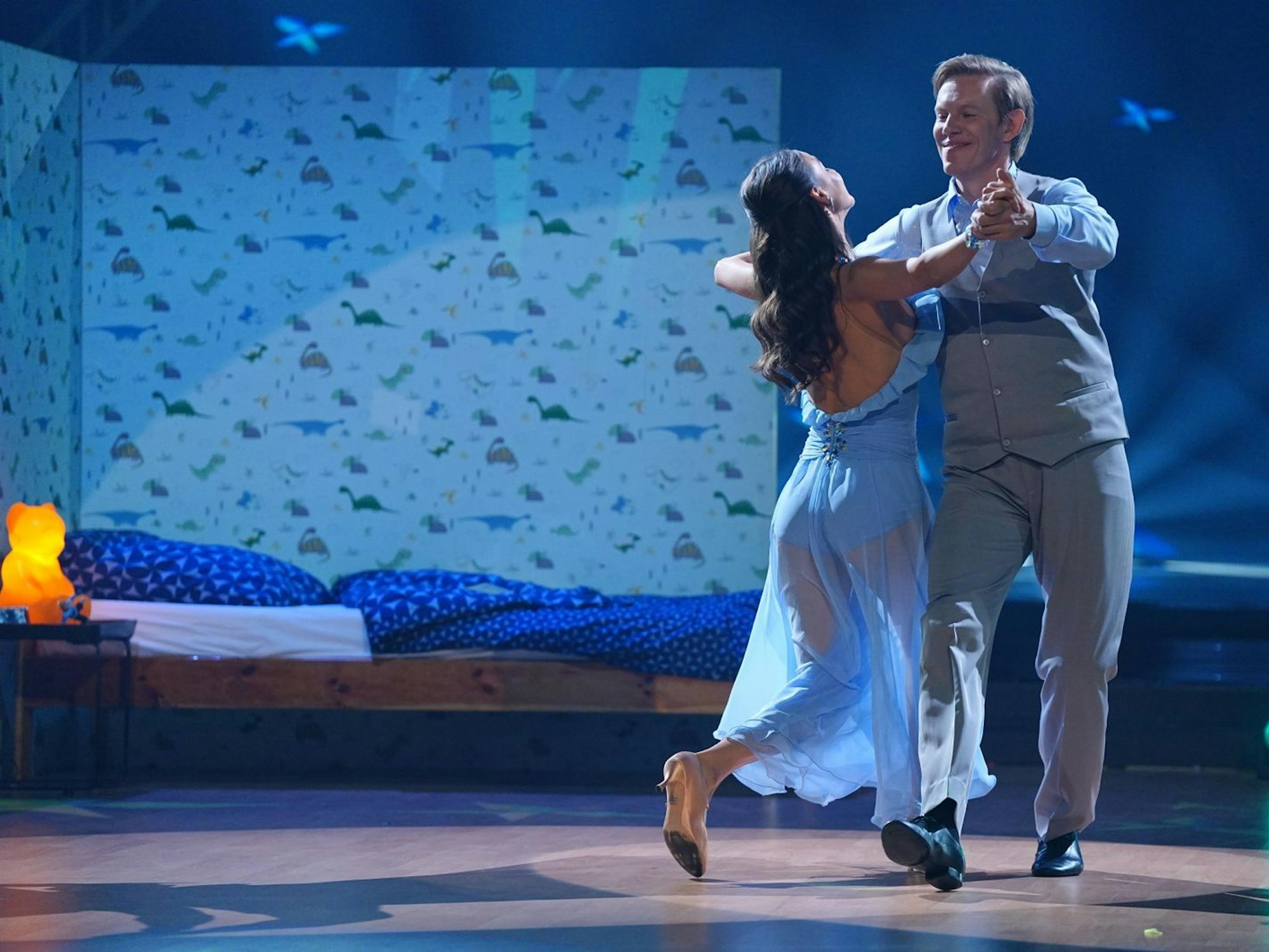 Comedian Simon Gosejohann überzeugt Joachim Llambi nicht: „Hör mal mein Freund, so wie du getanzt hast: Einen Herzinfarkt wirst du nicht bekommen!“ (Bild: RTL / Stefan Gregorowius)