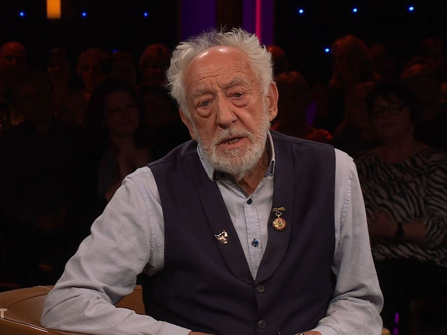 Dieter Hallervorden stellte sich den Fragen von Kim Fisher im MDR-Talk „Riverboat“. (Bild: MDR)