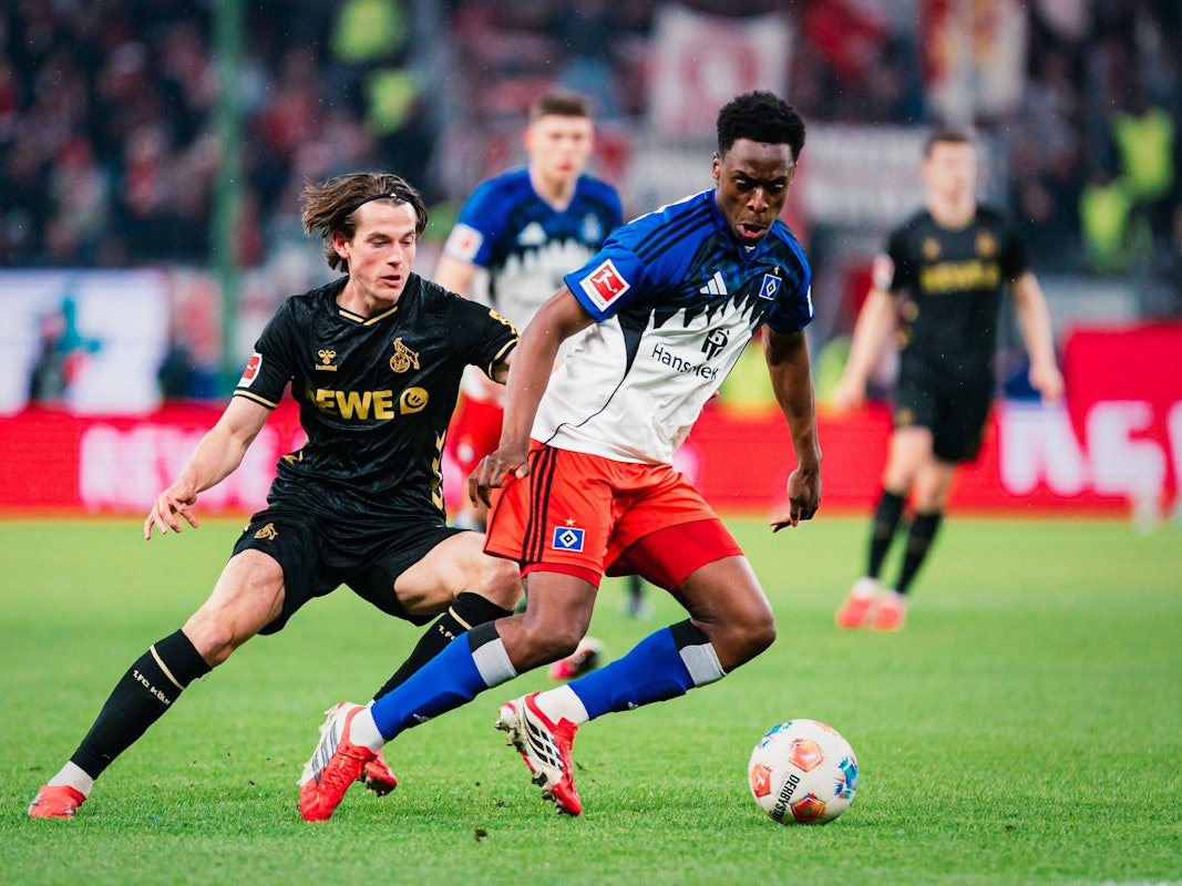 Albert Sambi Lokonga gegen Jakub Kaminski.