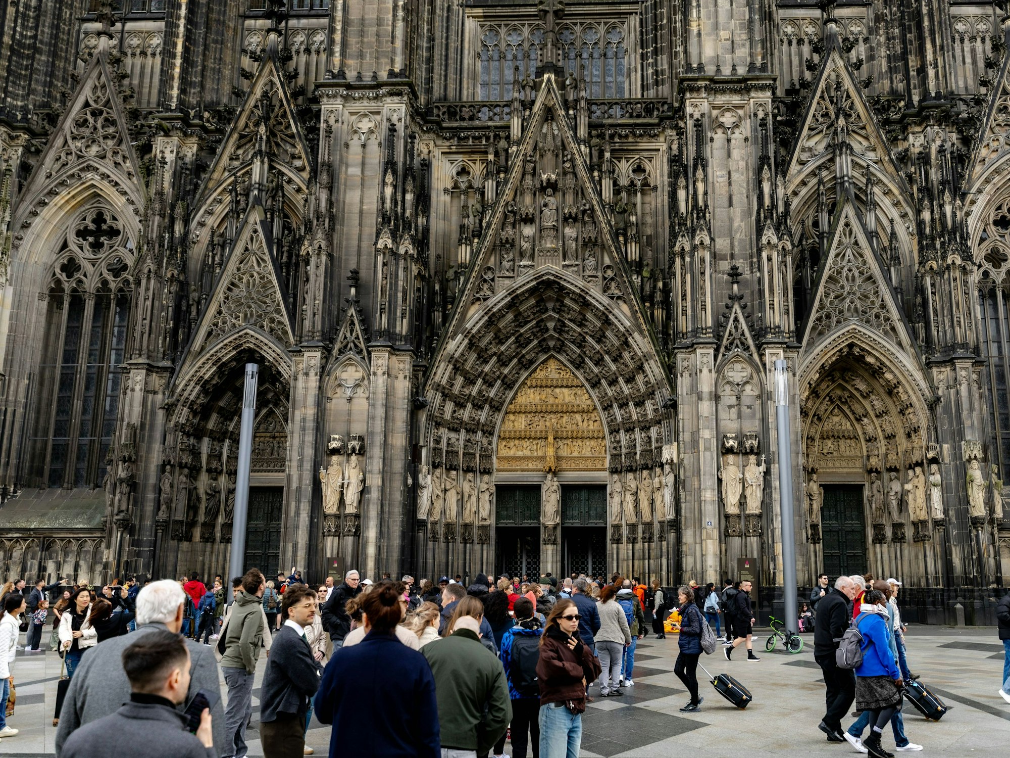 Eintritt für den Kölner Dom? Seit der Ankündigung haben sich mehr als 500 Menschen beim Zentral-Dombau-Verein angemeldet.