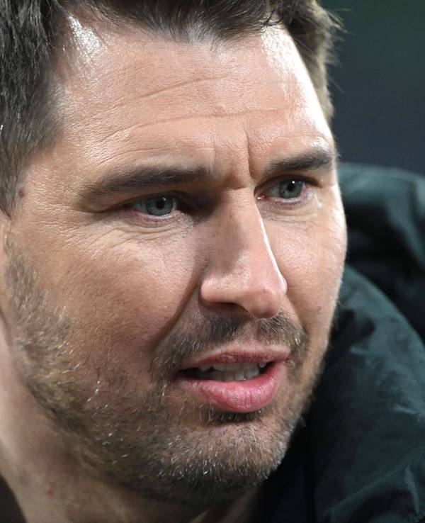 Patrick Helmes schaut an der Kamera vorbei.