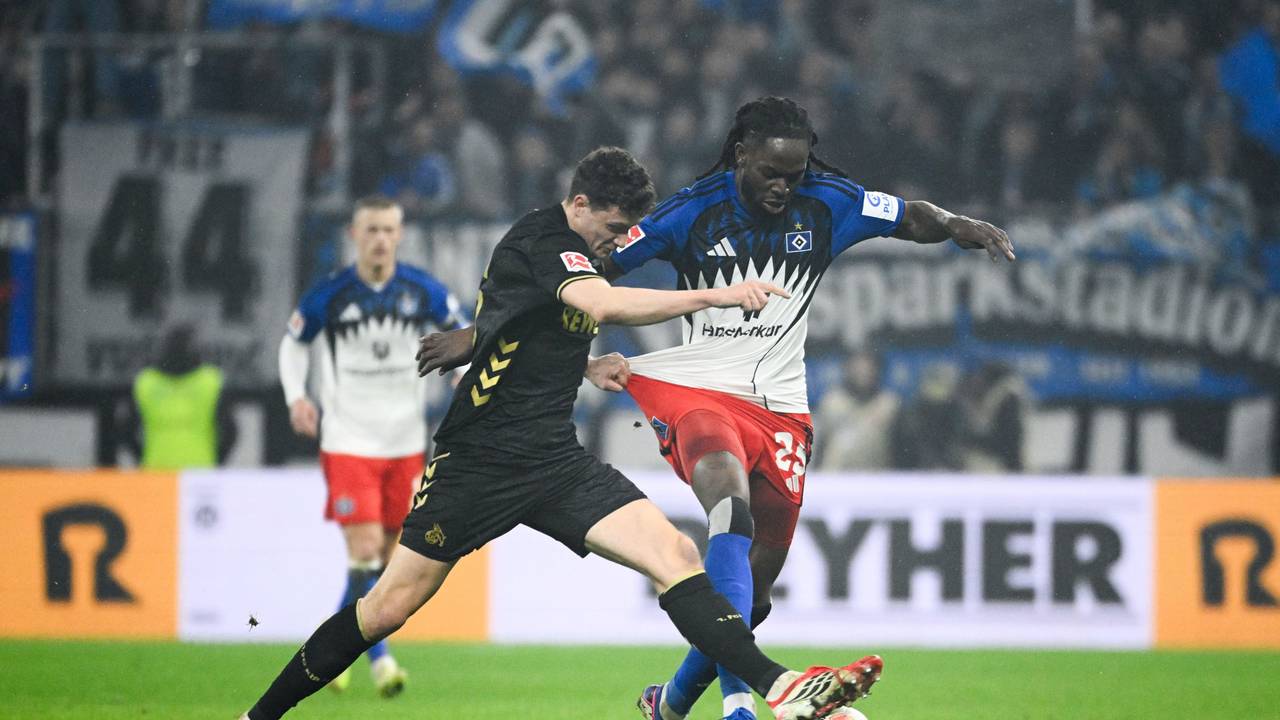 Eric Martel im Duell mit Jordan Torunarigha.