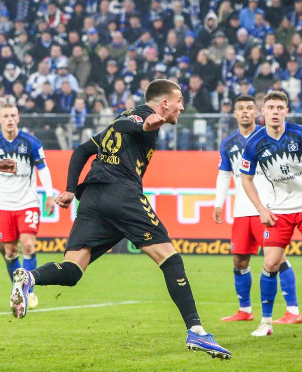 Rein das Ding! Said El Mala köpft den Ausgleich beim HSV.