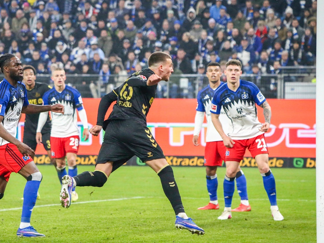 Rein das Ding! Said El Mala köpft den Ausgleich beim HSV.