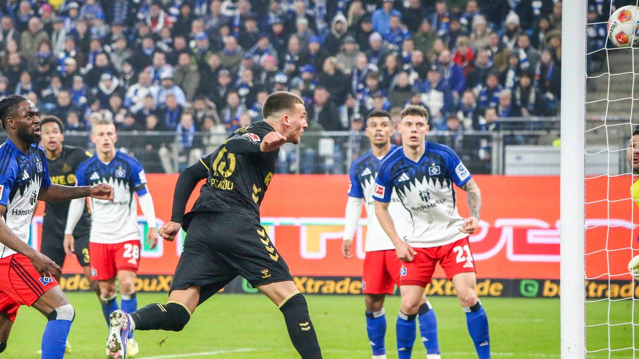 Rein das Ding! Said El Mala köpft den Ausgleich beim HSV.