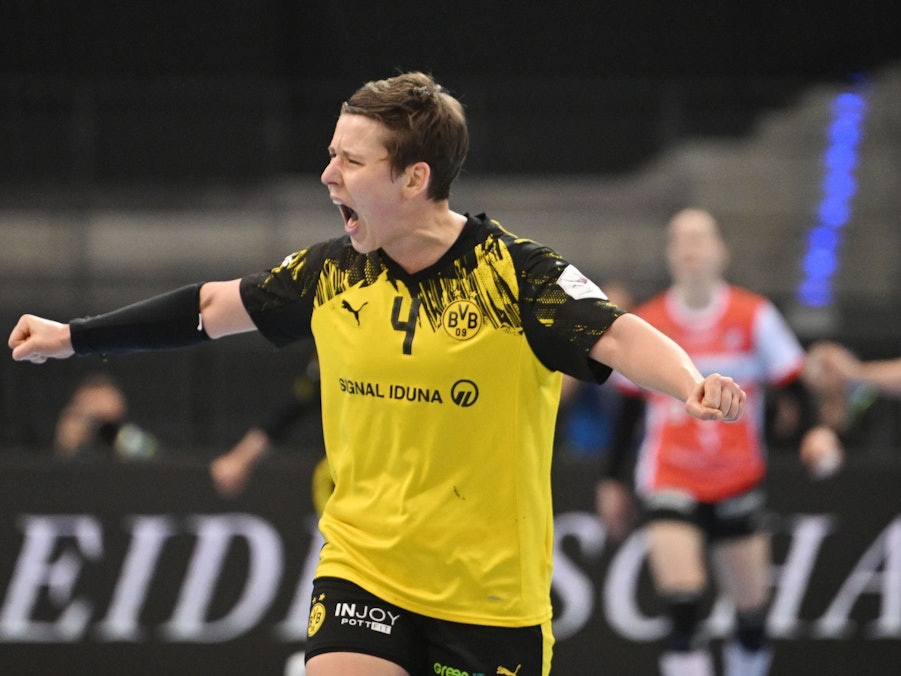 Jubelt über den Pokalerfolg: Nationalspielerin Alina Grijseels.