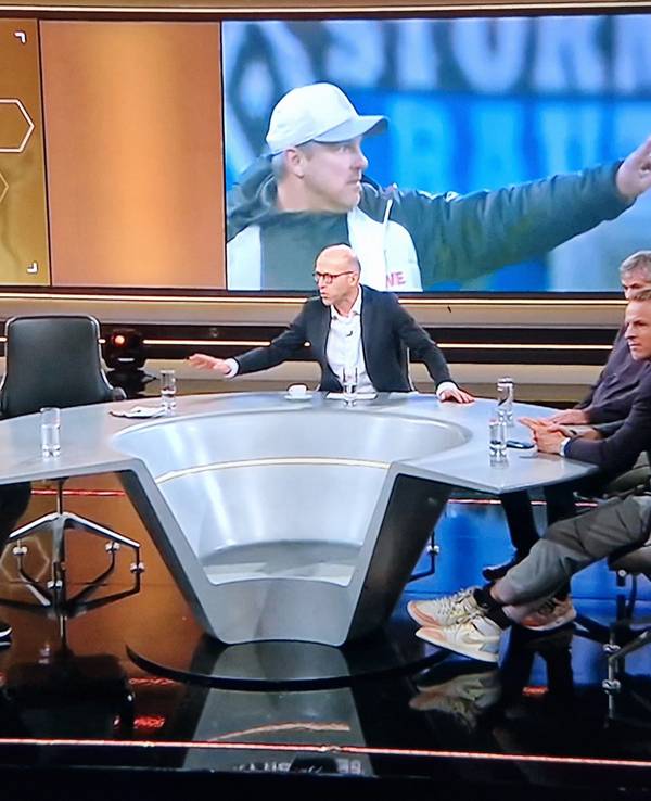 Blick in die Runde bei Sky90.