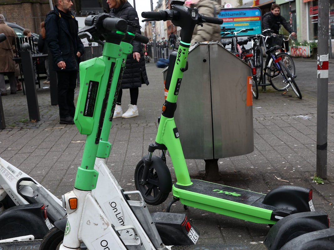 Seit Neuestem ist auch der Anbieter Ryde Technology mit seinen E-Scootern in Köln vertreten.