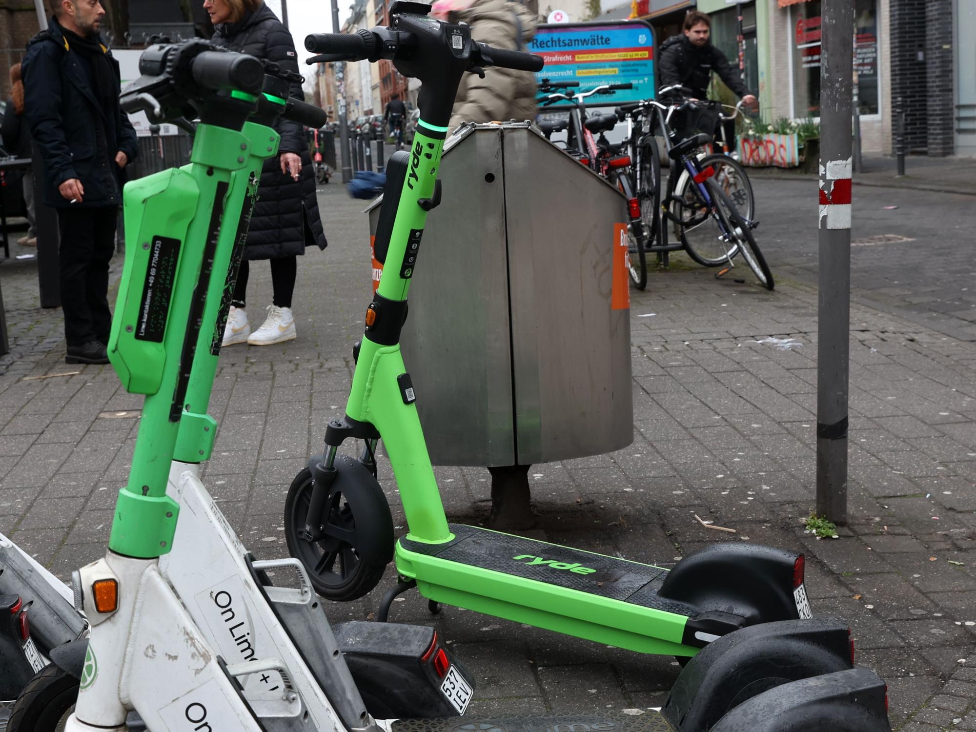 Seit Neuestem ist auch der Anbieter Ryde Technology mit seinen E-Scootern in Köln vertreten.