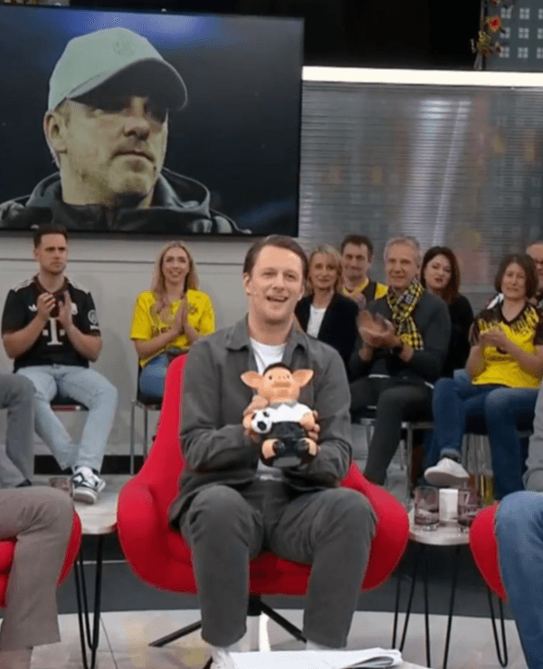 Sport1-Moderator Jochen Stutzky hat FC-Trainer Lukas Kwasniok im „Doppelpass“ zur Kasse gebeten.
