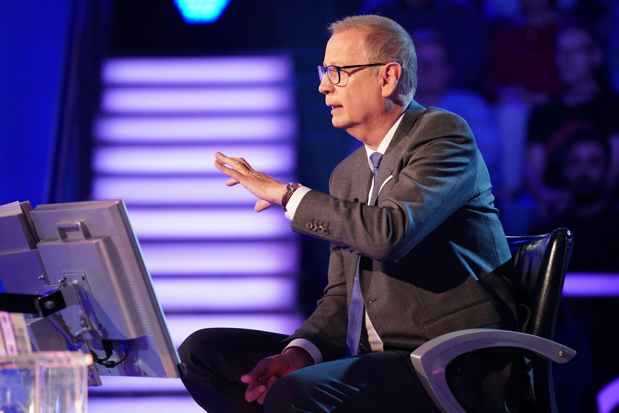 Günther Jauch warnte noch, doch seine Kandidatin folgte den knappen und leider falschen Publikumsvoting. (Bild: RTL / Stefan Gregorowius)