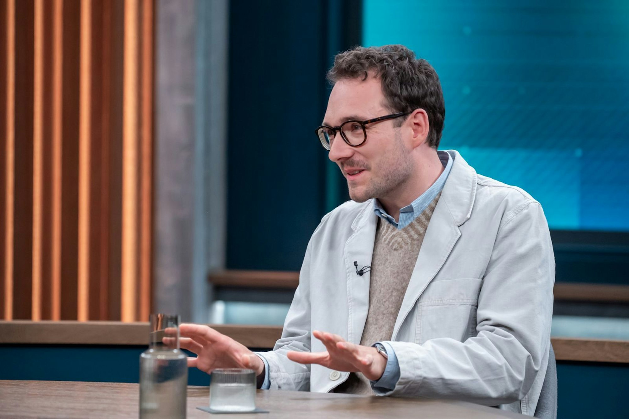 Schriftsteller Lukas Rietzschel stellte die Brandmauer gegen die AfD in Frage. (Bild: ARD / Claudius Pflug)