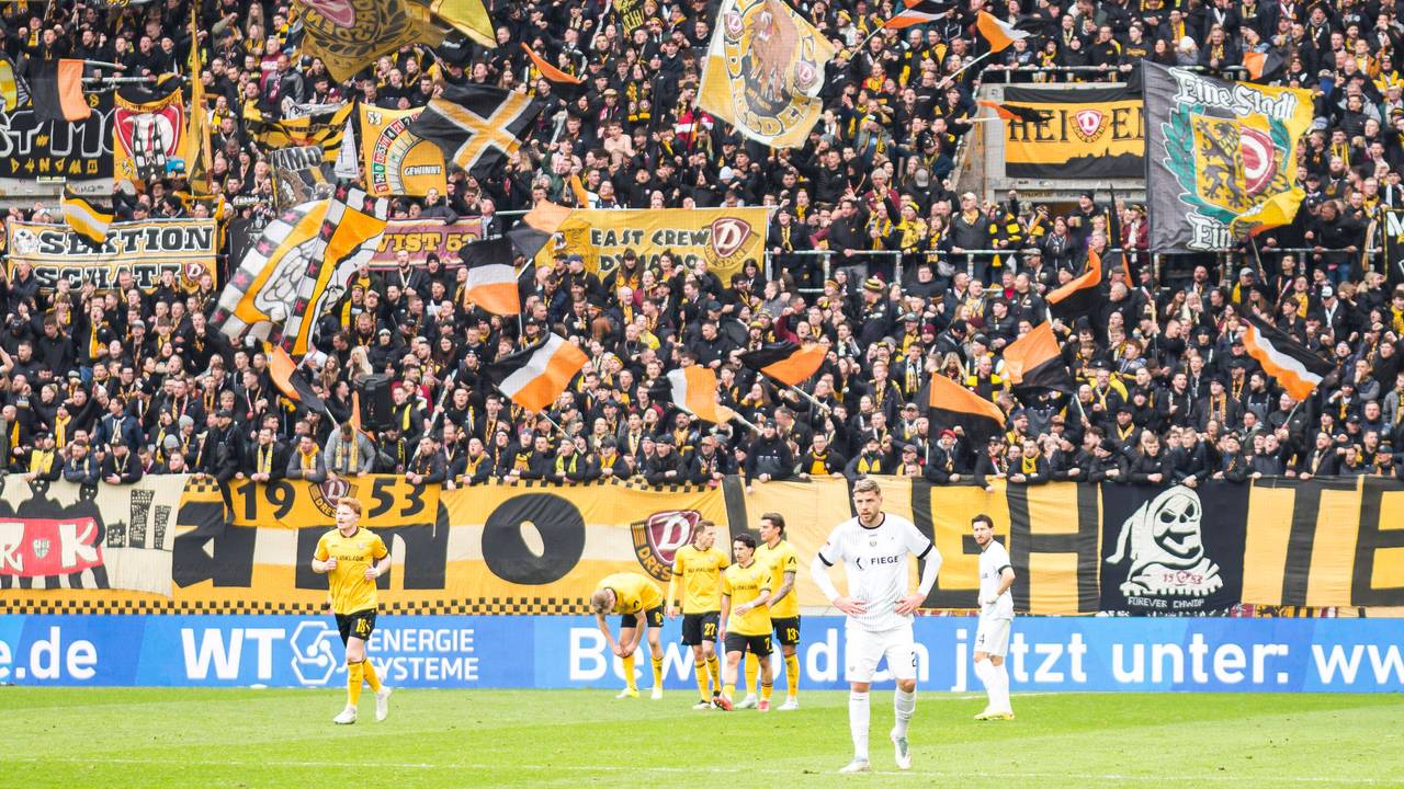 Im Hintergrund jubeln Dresdner, vorne steht Imad Rondic.