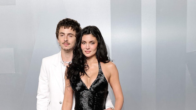 Heißer Auftritt nach den Oscars: Kylie Jenner erschien in einem extrem figurbetonten schwarzen Kleid – Timothée Chalamet wich ihr nicht von der Seite.