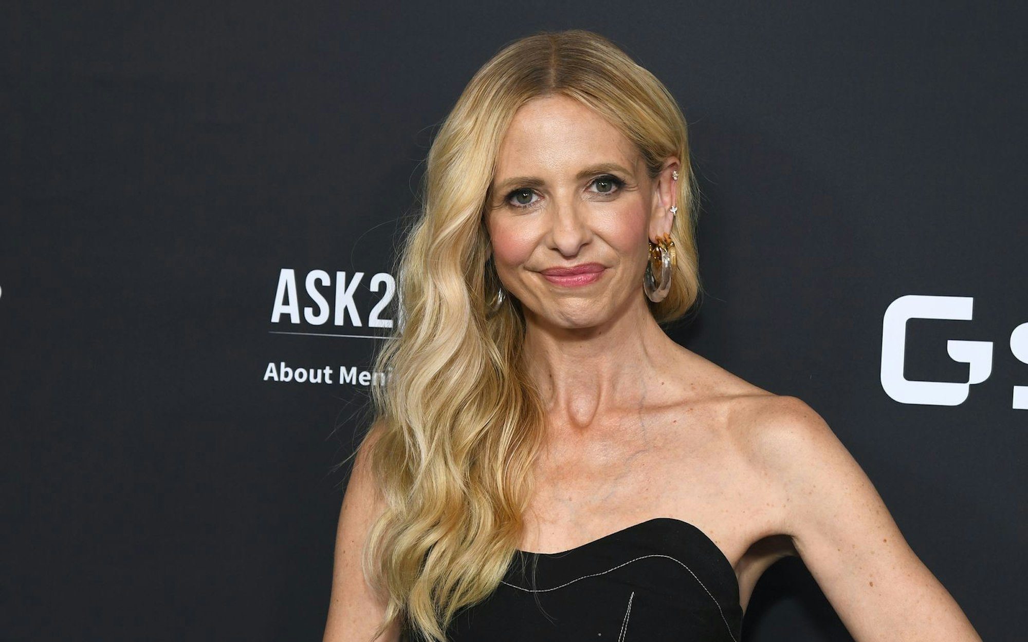 Die ehemalige Hauptdarstellerin Sarah Michelle Gellar verkündete die traurigen Neuigkeiten in einer Videobotschaft auf Instagram. (Bild: 2025 Getty Images/Alberto E. Rodriguez)