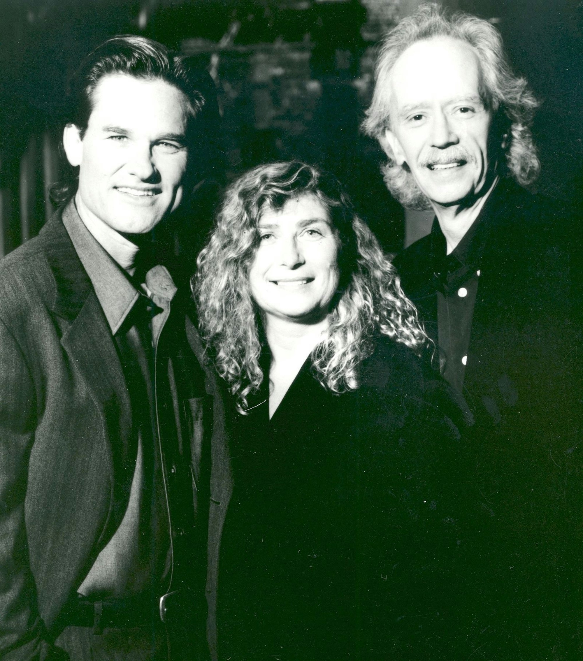 John Carpenter (rechts) drehte mit der Produzentin Debra Hill und Schauspieler Kurt Russell 1980 den Kult-Klassiker „Die Klapperschlange“. Debra Hill starb 2005 nach langer, schwerer Krankheit. (Bild: teleschau / Archiv)