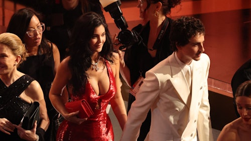 Zuvor zeigte Kylie Jenner bereits bei den Oscars ihr rotes Kurven-Kleid – Timothée Chalamet kam mit ihr zur Gala.