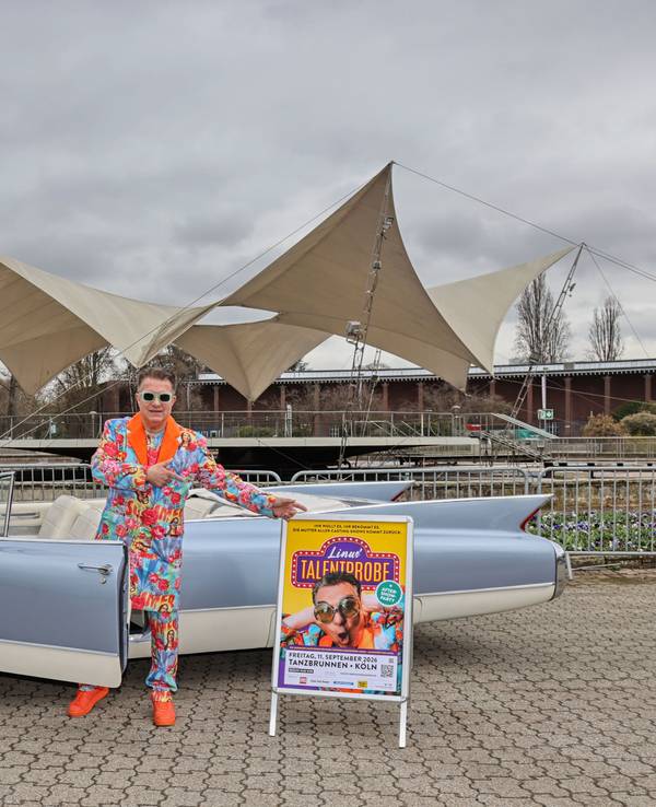 Entertainer Linus mit seinem Oldtimer.