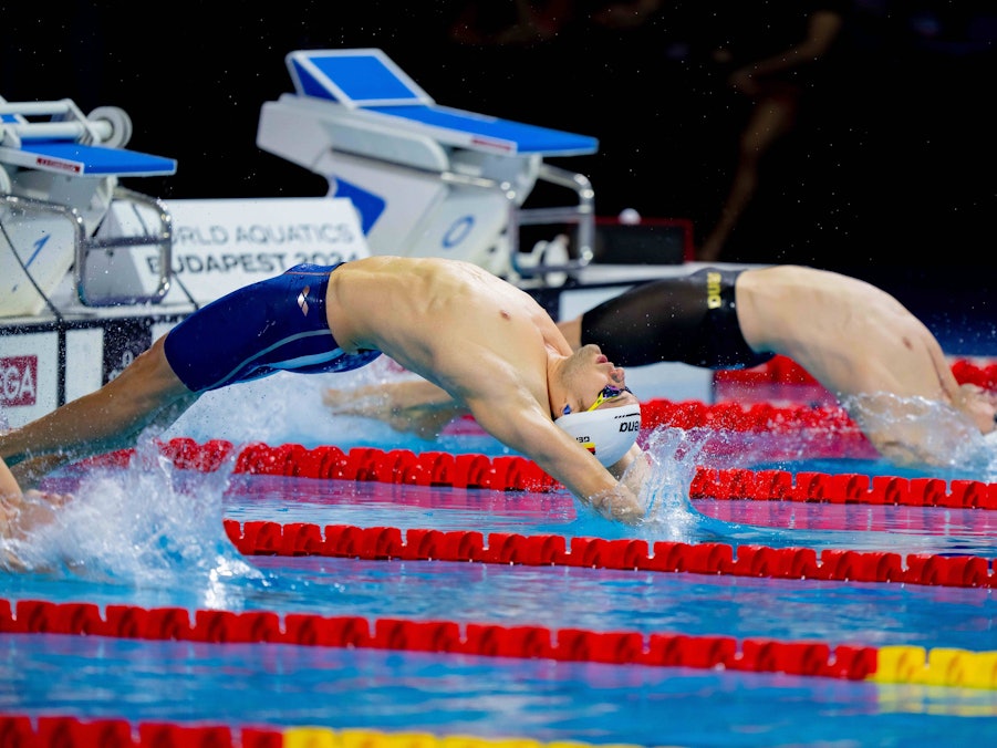 Marius Kusch und Ole Braunschweig beim Schwimmen