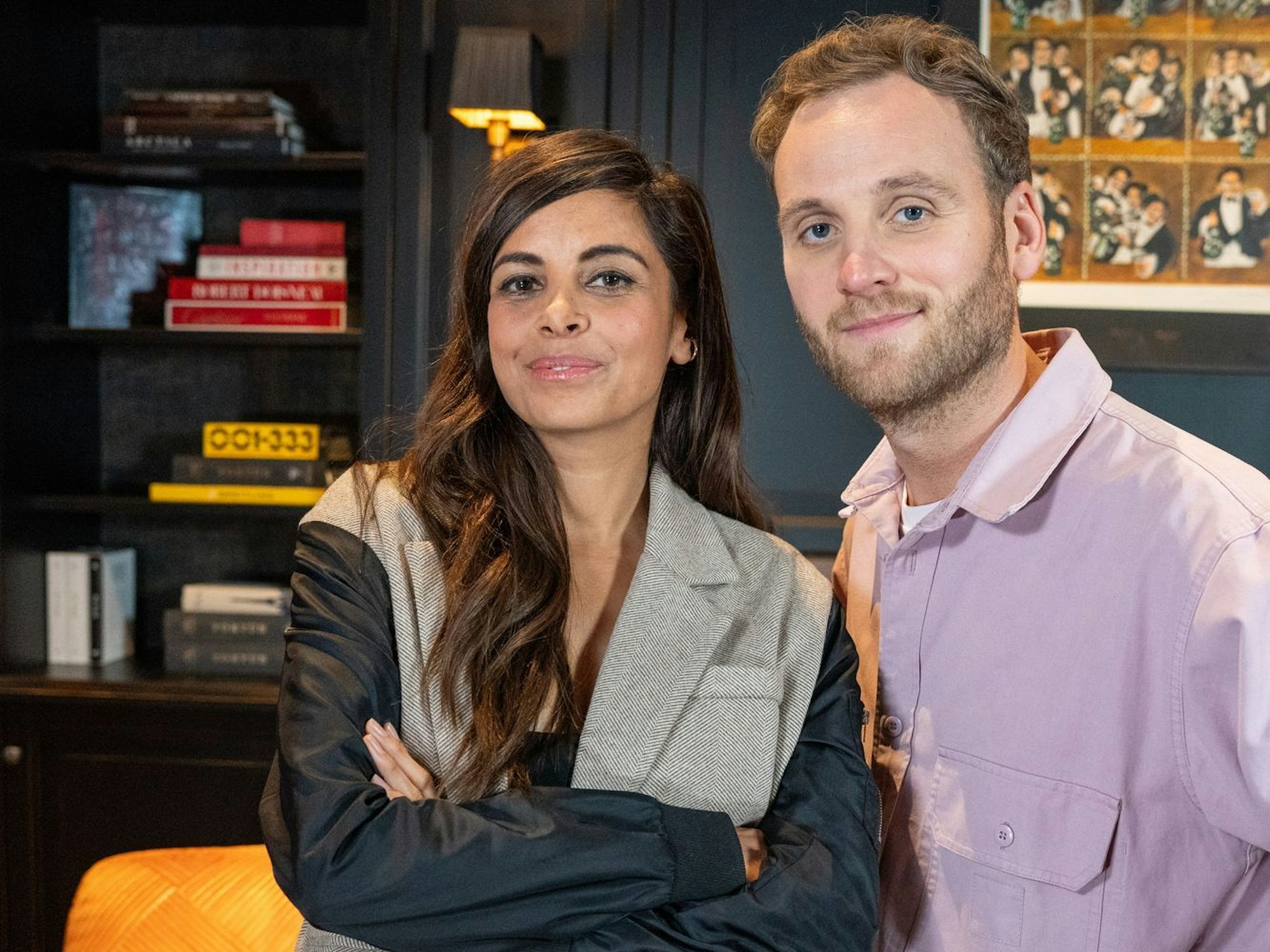 Mit Psychologe Leon Windscheid spricht Collien Fernandes in der ZDF-Reportage „Terra Xplore: Trennung - und jetzt?“ über ihre Zukunftspläne nach dem Ende ihrer langjährigen Beziehung. (Bild: ZDF/Marius Fuchtmann)