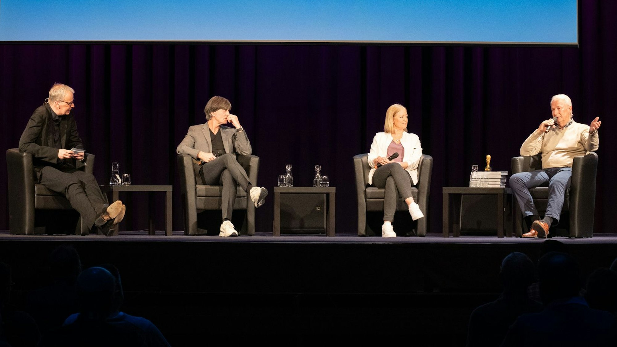 Christoph Biermann, Joachim Löw, Renate Lingor und Rainer Bonhof bei der Talkrunde.