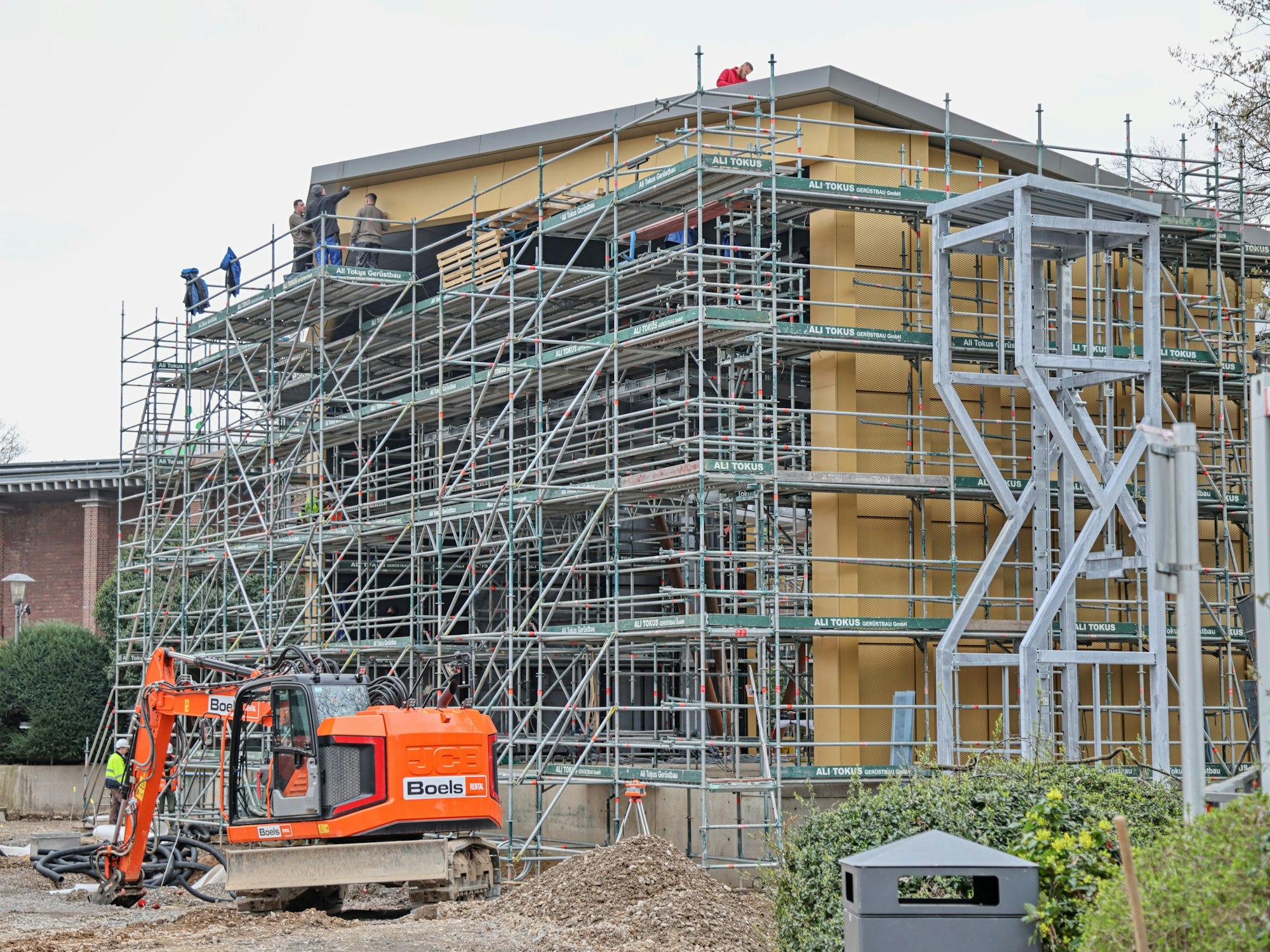 Blick auf die Bühnen-Baustelle im Tanzbrunnen.