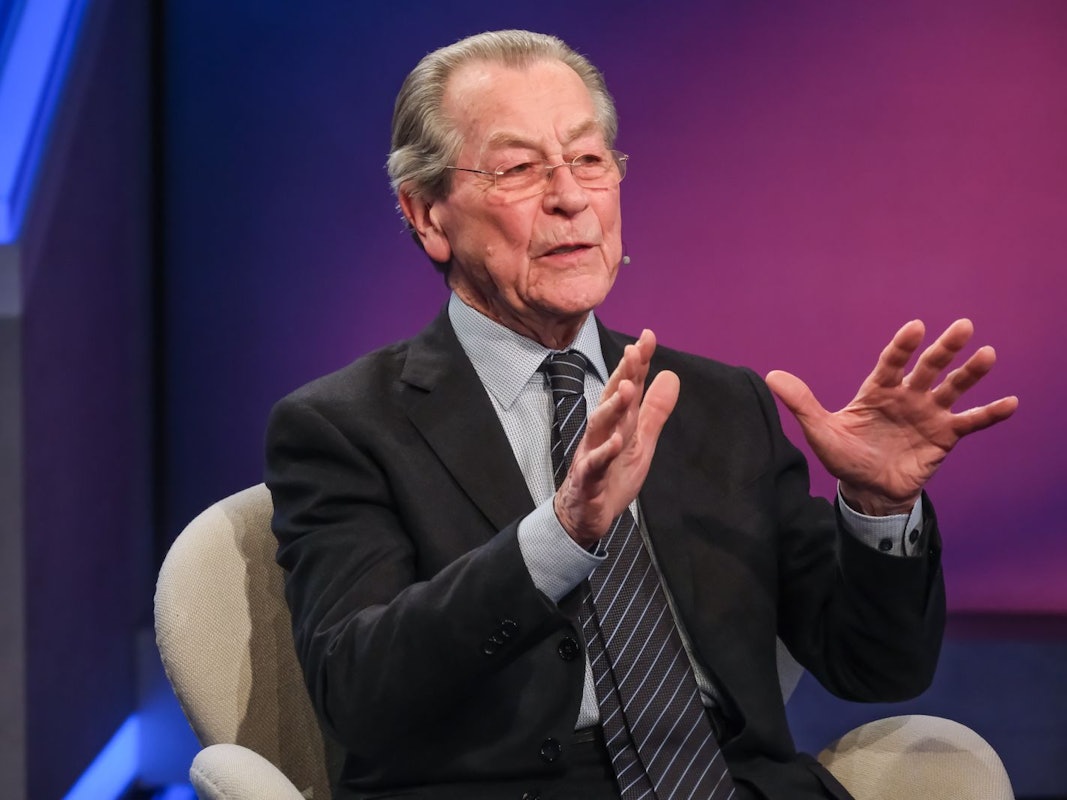 Franz Müntefering wünscht sich einen Politiker wie Gerhard Schröder wieder an der Spitze der Regierung. (Bild: WDR/Oliver Ziebe)