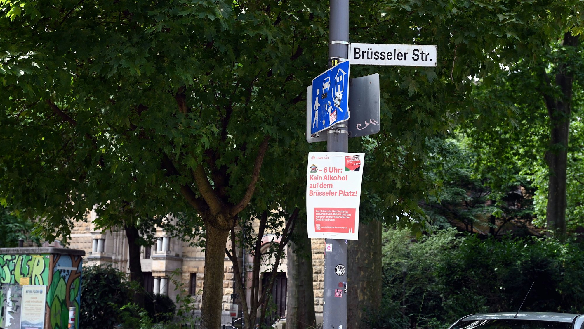 Schild nächtliches Alkoholverbot Brüsseler Platz