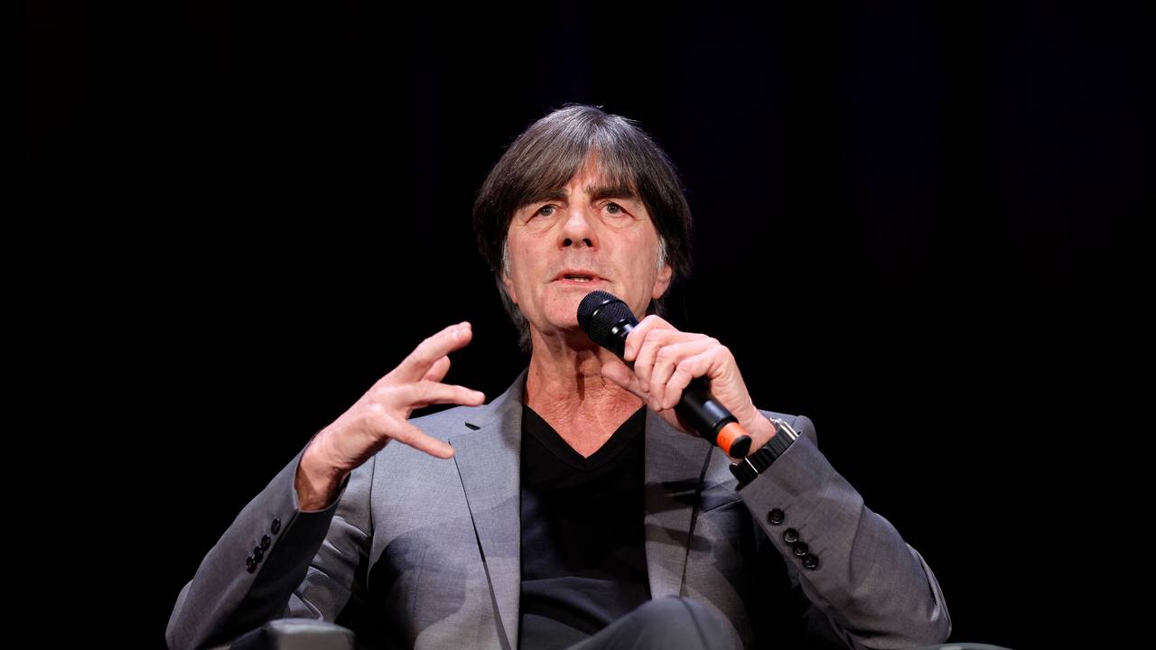 Fußballtrainer Joachim Löw bei einer Talkrunde.