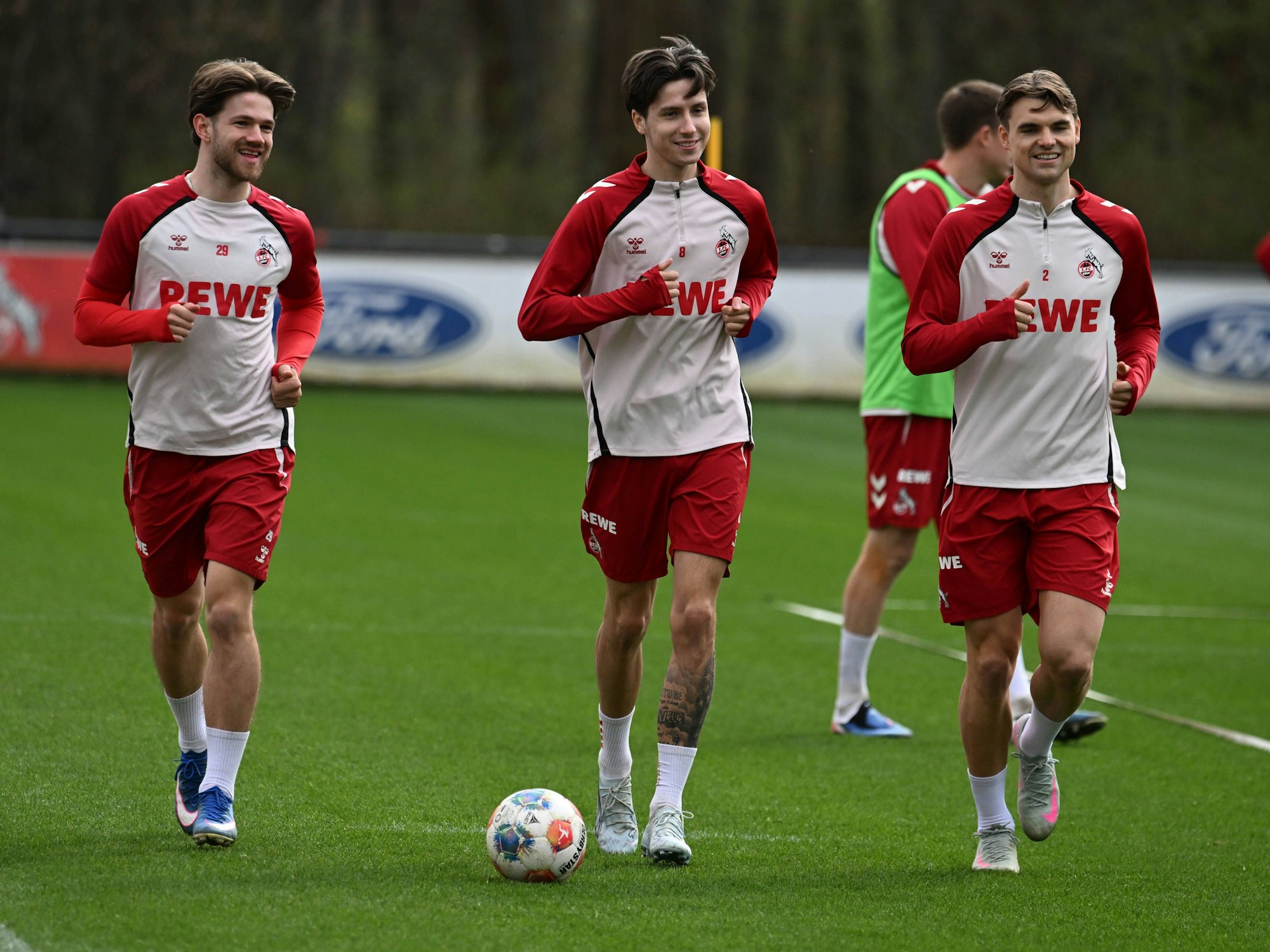 Jan Thielmann, Denis Huseinbasic und Joel Schmied im FC-Training.