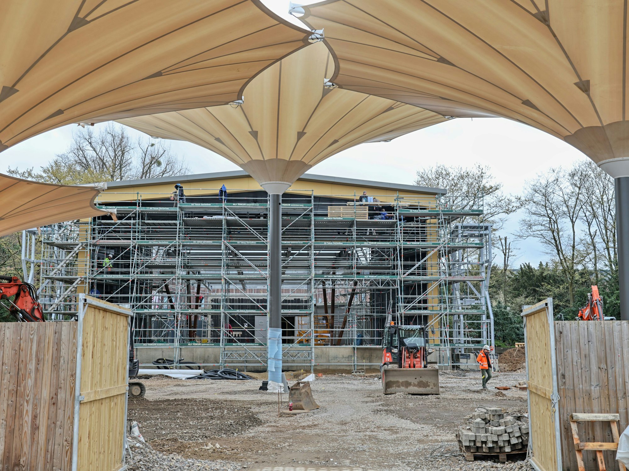 Blick auf die Baustelle am Tanzbrunnen.