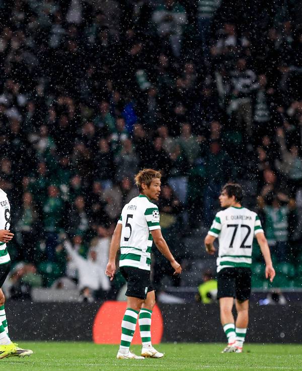 Die Mannschaft von Sporting Lissabon jubelt beim Spiel gegen