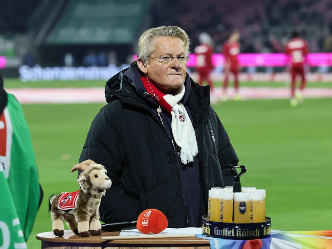 FC-Stadionsprecher Michael Trippel an seinem Moderatoren-Pult.