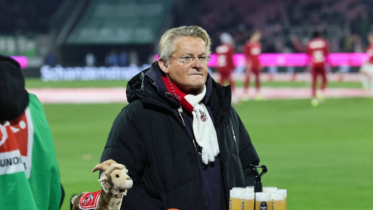 FC-Stadionsprecher Michael Trippel an seinem Moderatoren-Pult.