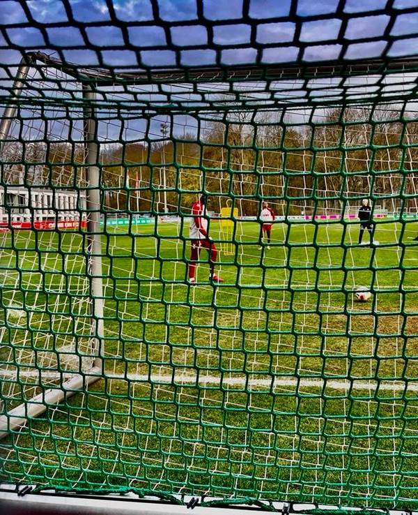Sondereinheit von Youssoupha Niang und Ragnar Ache am Geißbockheim.