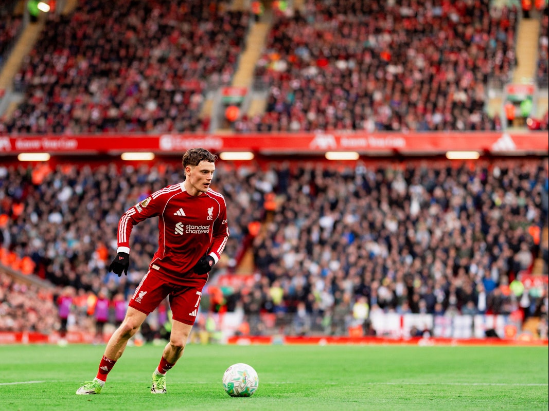 Florian Wirtz mit Ball in Aktion.