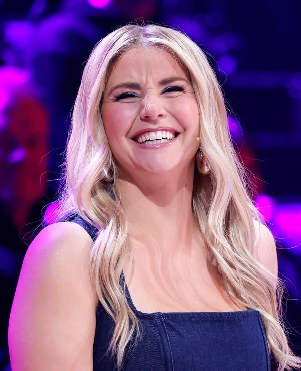 Beatrice Egli lächelt.