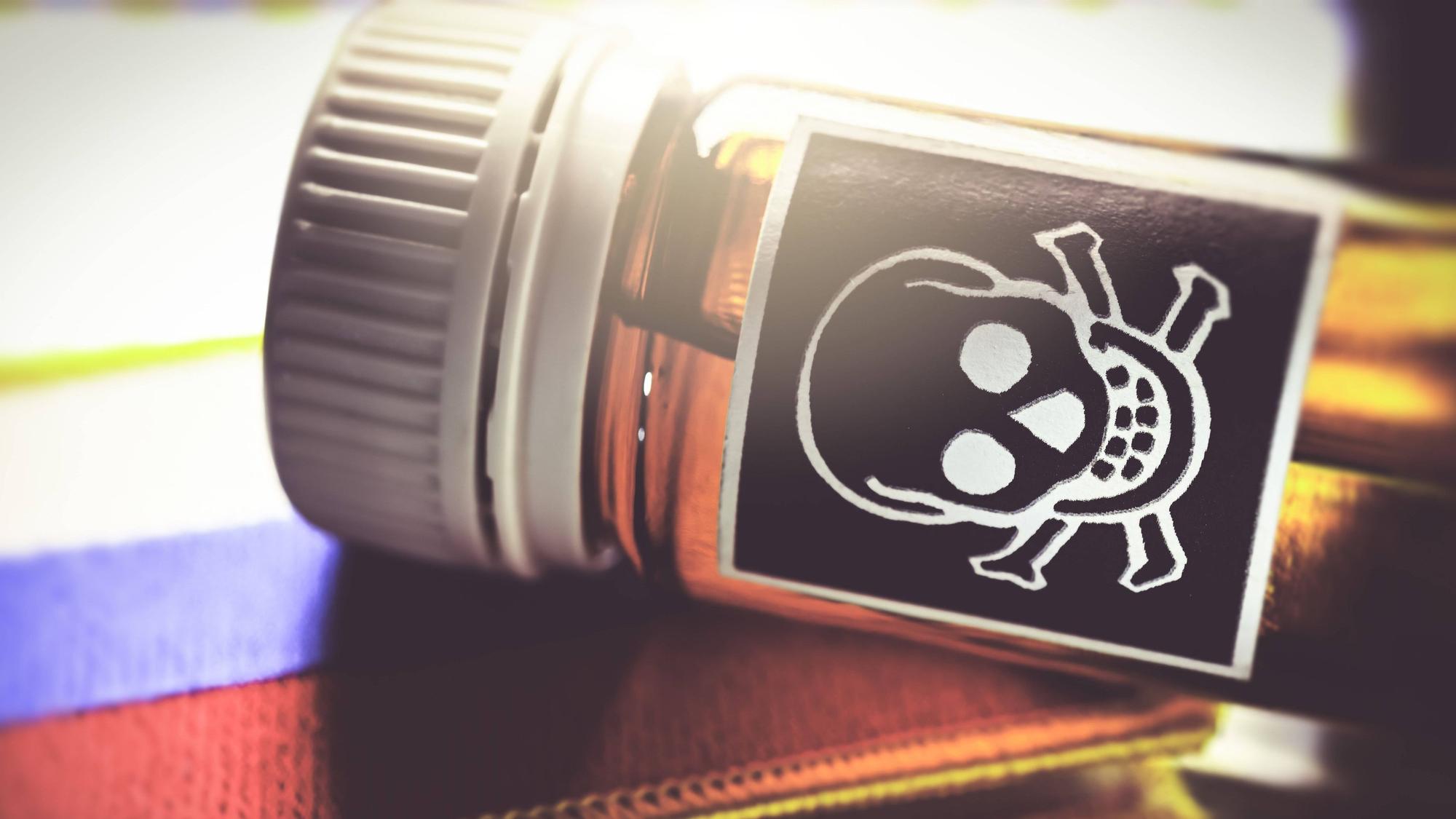 Fläschchen mit Totenkopf.