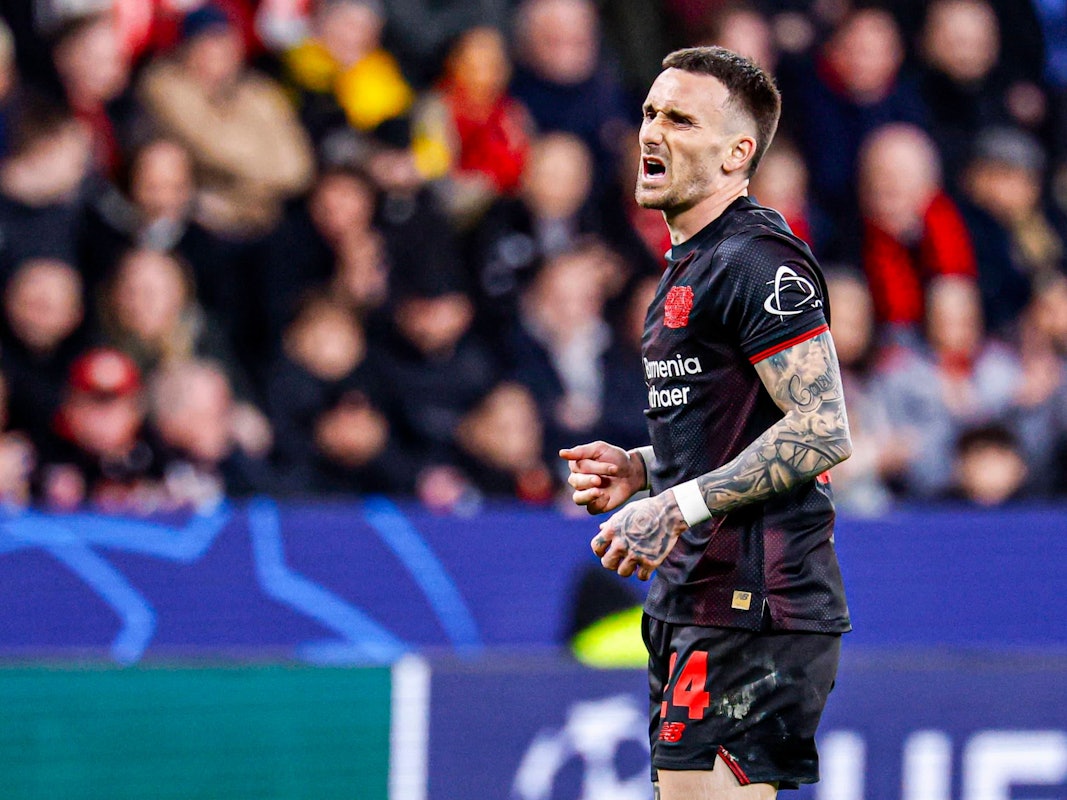 Aleix Garcia ärgert sich auf dem Spielfeld.