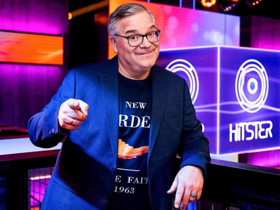 Elton moderiert ab April die neue RTL-Show „Hitster - Die Gameshow der größten Hits“. (Bild: RTL / Annette Etges)