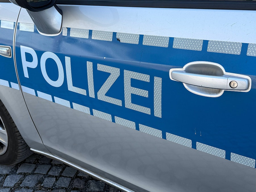 Polizei Aufschrift auf Polizeiauto