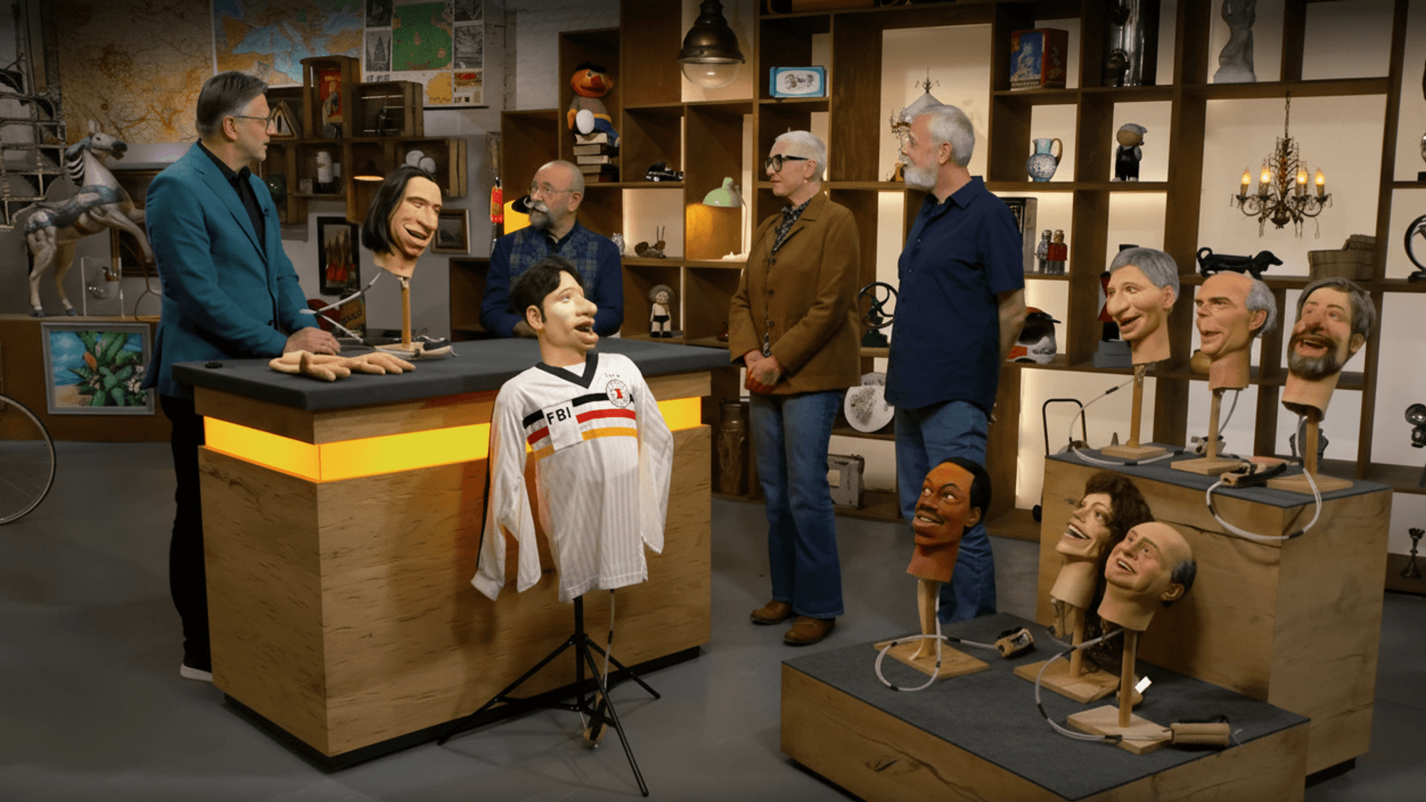 Kuriosität aus Pulheim: Diese Gummipuppen sorgen bei „Bares für Rares“ für Staunen.