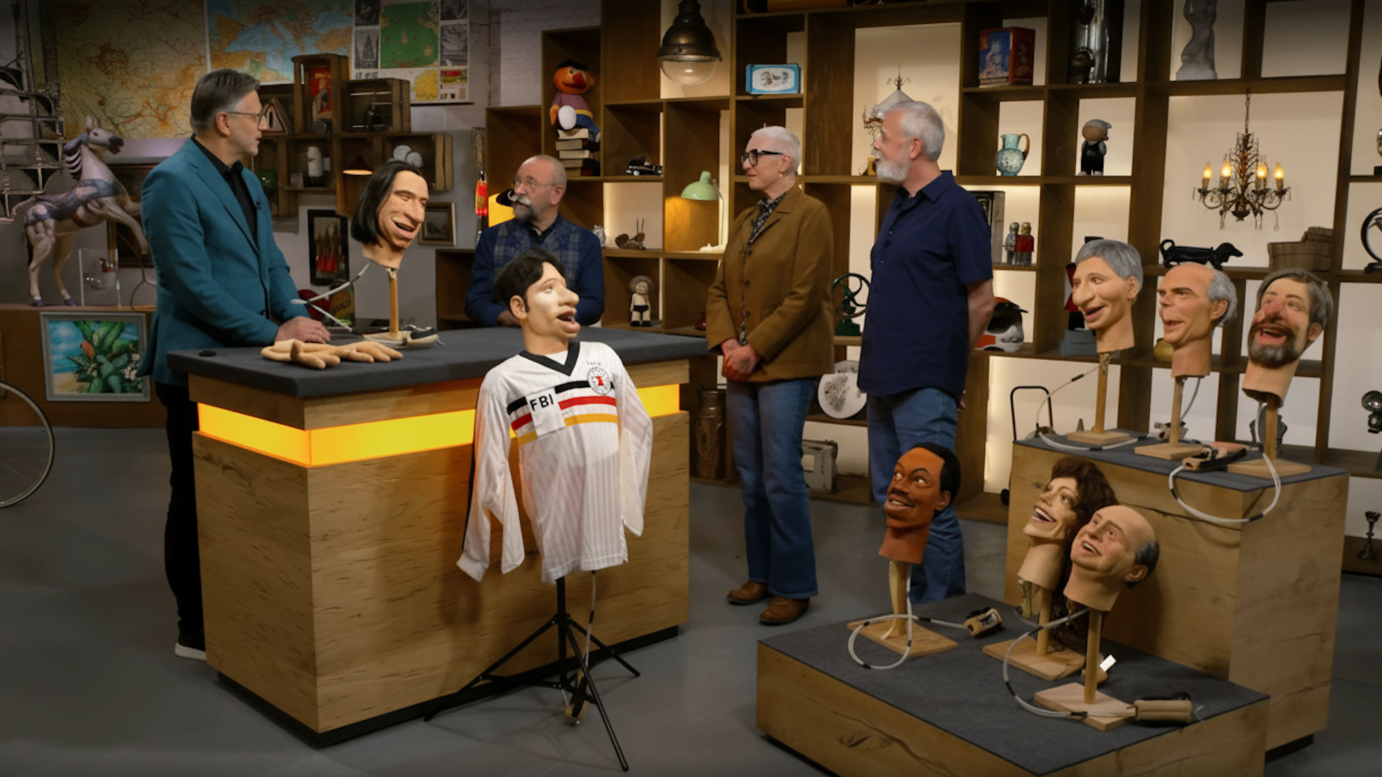 Kuriosität aus Pulheim: Diese Gummipuppen sorgen bei „Bares für Rares“ für Staunen.